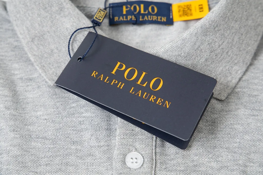 P150 Model No. Y779 Ralph Lauren/Ralph Lauren Basic pony embroidered logo short sleeves Three needles and five threads Men's and women's piqué cotton fabric Easier to wear, more comfortable and less bulky than ordinary fabrics Customized thread weaving and dyeing Classic pony embroidery Logo Cross stitching details on the neckline Three needles and five threads all over The whole body is made of three needles and five threads Complete accessories make it a trendy style Easy to control and match at will Full of design, a simple must-have! Color: Black White Navy Gray Size: S-XL